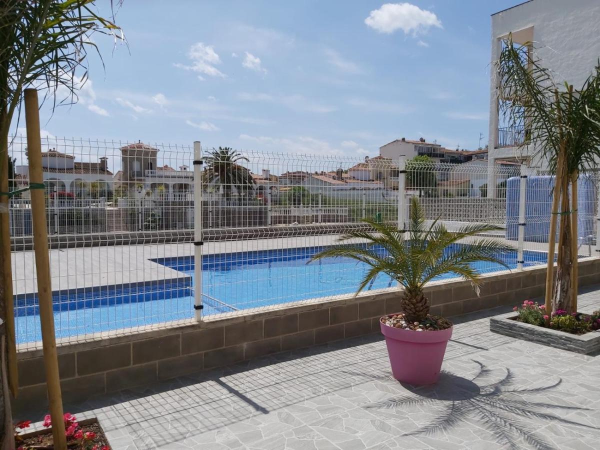 Apartament Amb Piscina Empuriabrava Exterior photo